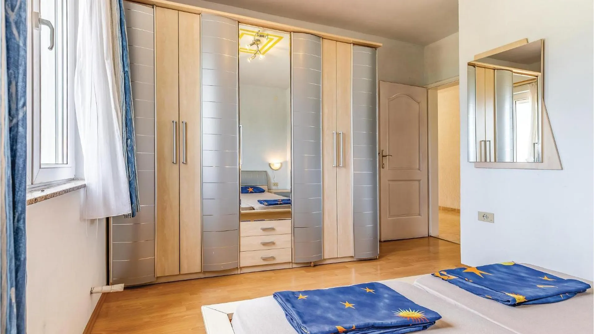 Gorgeous Apartment In Pula With House Sea View