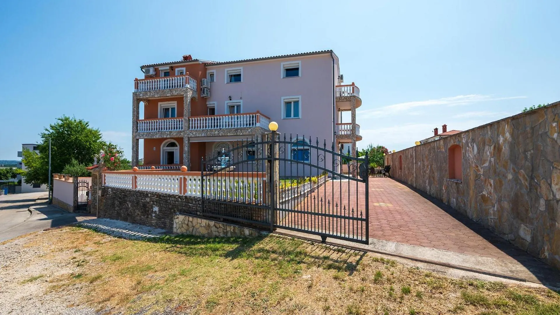 Gorgeous Apartment In Pula With House Sea View