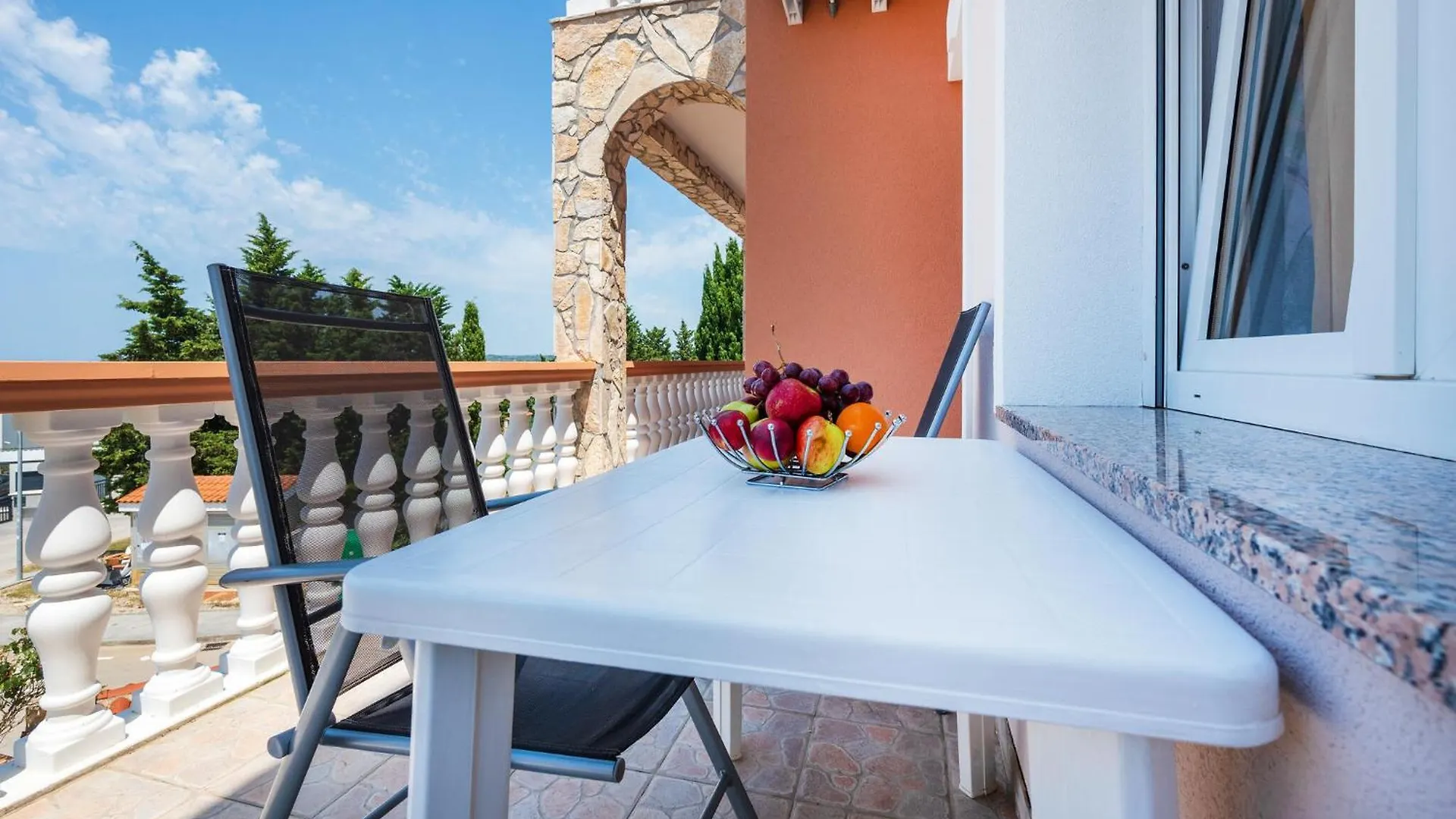 Gorgeous Apartment In Pula With House Sea View