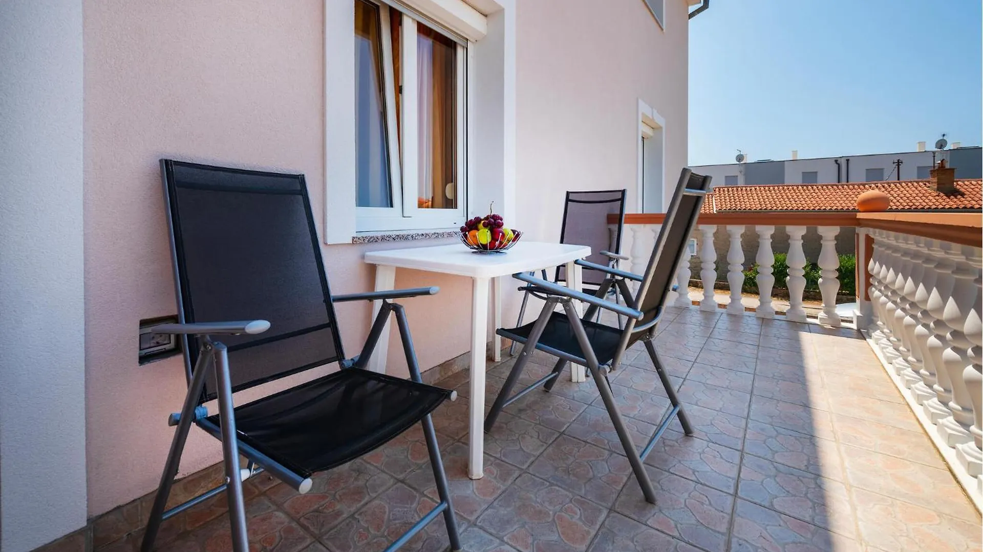 Gorgeous Apartment In Pula With House Sea View