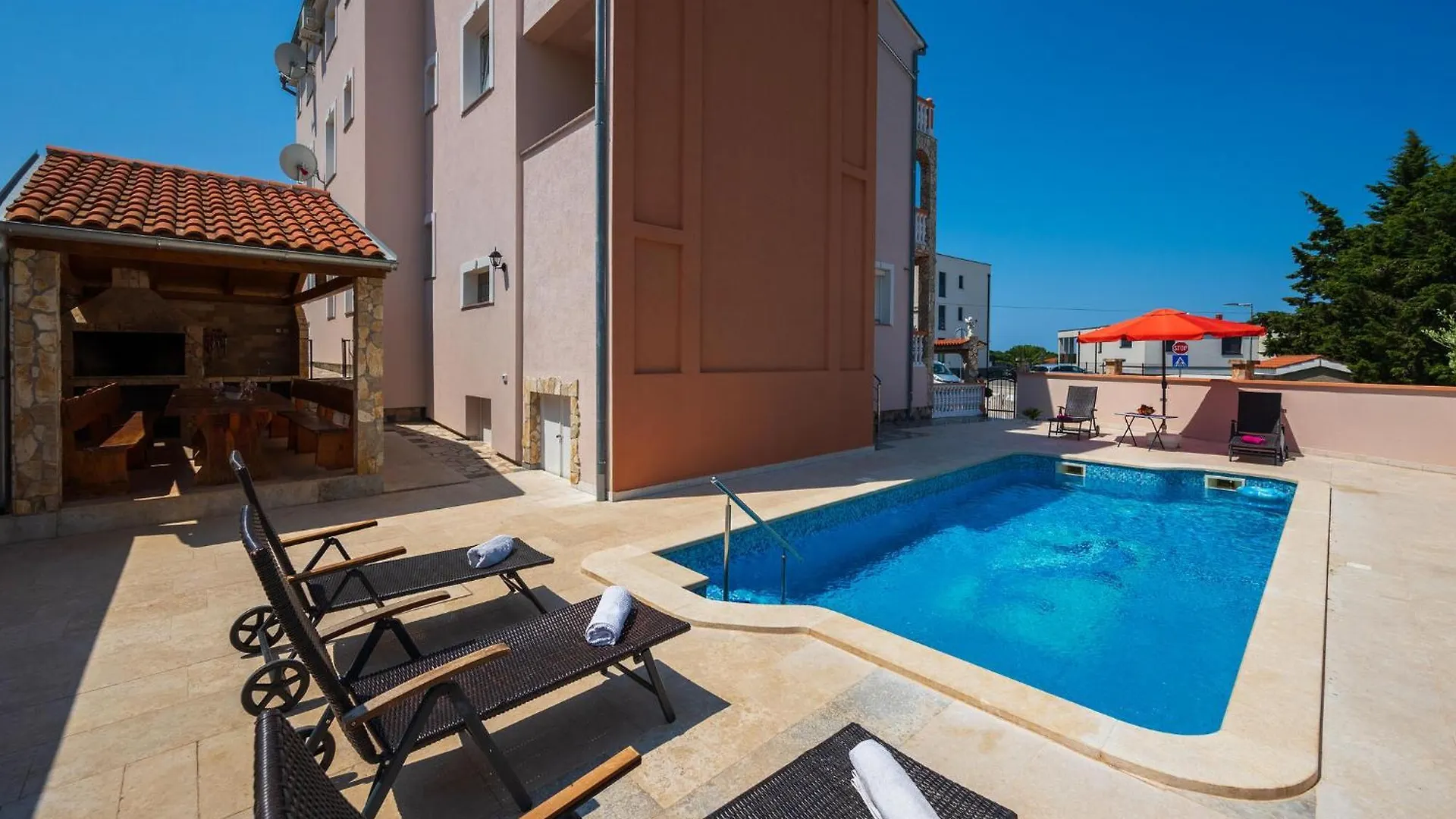 Gorgeous Apartment In Pula With House Sea View